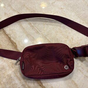 Lululemon Everywhere Belt Bag 1L in wine color